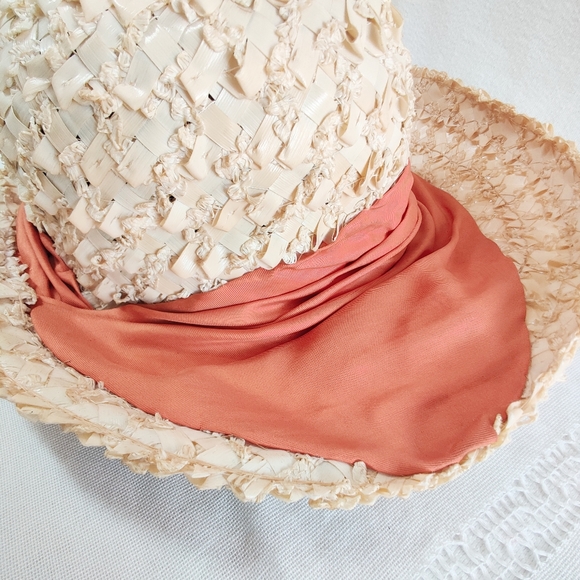 Vintage Hat from the 1960s High Fashion Style Hat - Picture 5 of 9